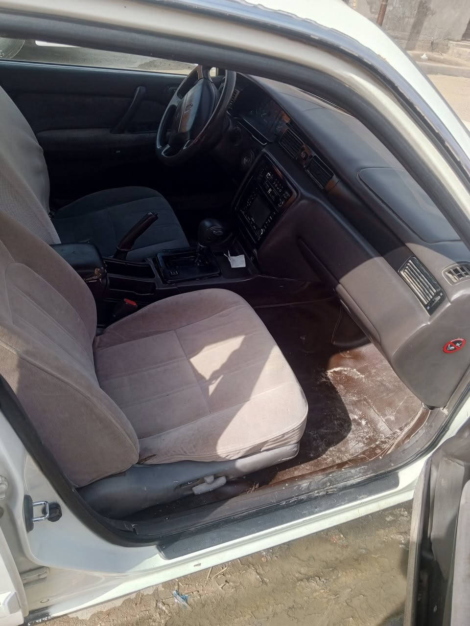 سلام عليكم راس الثور تكم ايسر بلاد كويتي دواخل عسلي غرفه جديده سياره جديده بيه قطعه صبق رقم بغداد انكليزي بسمي حداديه تخم تاير مكينه كير جدد سياره مال جناي سياره منقصه اي شي مكان ناصريه المركز سعر 110 وبيه مجال وبقي التفاصل رقم الهاتف  ***********
