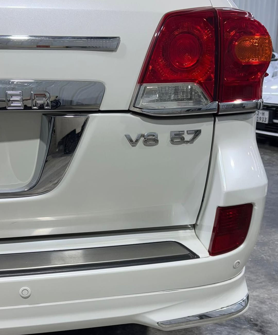 لاندكروز 2014 ( VXR ) خليجي للبيع
مكفولة لا ضربة ولا صبغ ولا تبديل
فووول مواصفات 1/1
رقم بغداد
محرك 5700
فتحة
بصمة
تشغيل عن بعد
جنطة كهرباء
كشنات جلد كهرباء
كشنات ميموري
كشنات تدفئة تبريد
٤ كامرات
حساسات
رادارات
مري شفط
فور ويل
السيارة جديدة لوك
باقي المواصفات موضحة بالصور
السعر 430 $
الكريعات / شارع الوقف السني (معرض اودين )
للاستفسار اكثر📞

*********** 
***********    ☬ ابو نمر ☬
