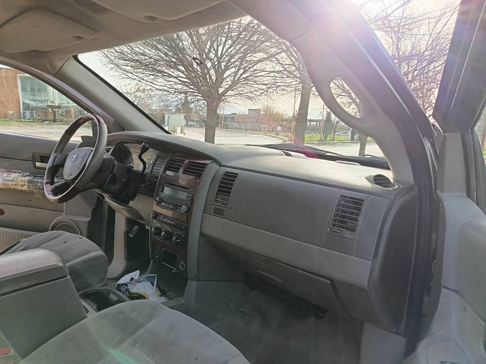 دۆج  مۆدیل ٢٠٠٦ هەمووکیانێ تازەیە ەعمێ نیە فول مواسەفات جرکەێ تیانیە
سعر 40گەلاو معامەلە گۆڕینەوەش
***********
*********** السليمانية, العراق
