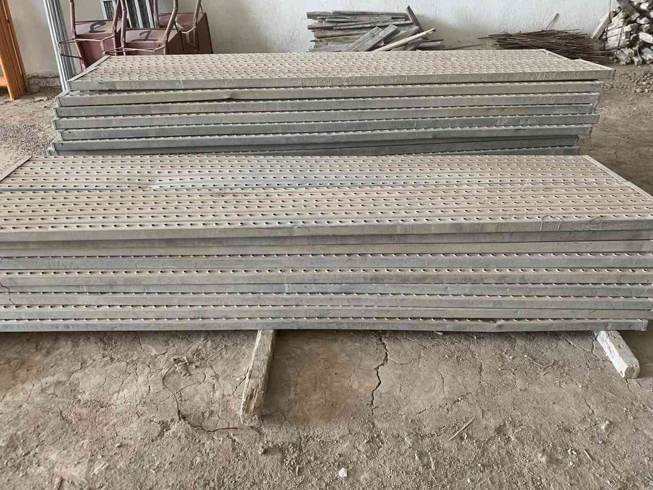 دوس حديد للبيع طول ٣ متر عرض ٤٠ مكان كرنه ***********
