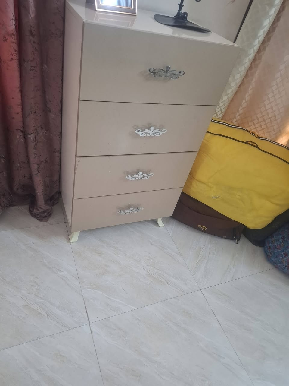 السلام عليكم عندي غرفه تركيه ٩ قطع للبيع. ب٧٩٠


**إذا كنت صاحب هذا الإعلان وتريد حذفه لأي سبب، رجاءا أرسل رسالة إلى الدعم الفني**
