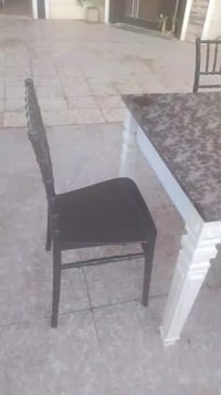 ميز طعام • ٤ كراسي • ثلاجه شغاله