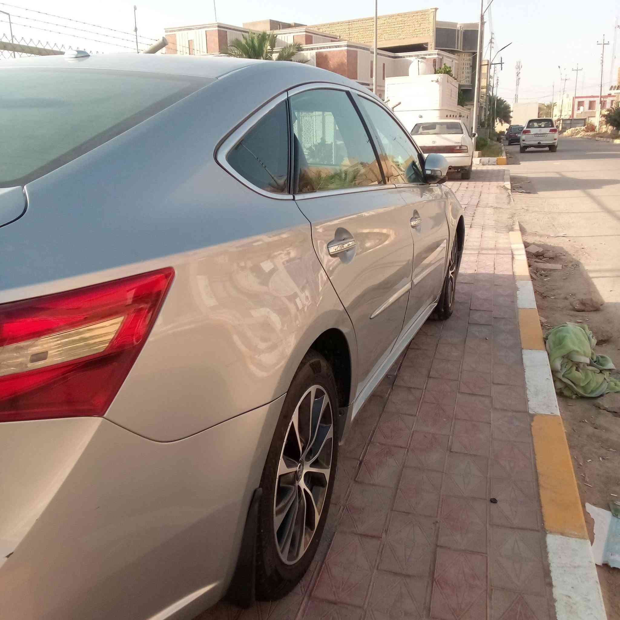 --- سلام عليكم
*للبيع تويوتا أفالون 2018 أمريكي XLE فول*  
*المواصفات:*
- فتحة سقف + رادار جانبي إشارة مرئي ، كشنات جلد 
- وارد أمريكي - بيها تقرير غرق بأمريكا
- ونضربة ضربه بسيطة بالباب الورة وموضحة ضربه بصور
- السيارة باسمي - تحويل ثاني يوم
- هزة جديدة + سنوية لحد 2031

*السعر:* 182 ورقة، وبيه مجال قليل للشراي   
*المكان:* الناصرية - سوق الشيوخ  
*الاتصال/واتساب:* ***********

الصور موجودة وتوضح كلشي 👇
---
