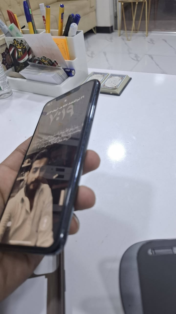 11 pro max
مكفول ومرتب 
بي بس شخوطات بالشاشة مامأثر ولا بي شي 
نموذج M 
مامفتوح ولا مبدل 
بطارية 88 جديدة شحن خير من الله
سعرة 350 قفل
استخدام حلو شخصي 
كارتونة وياه 
***********
