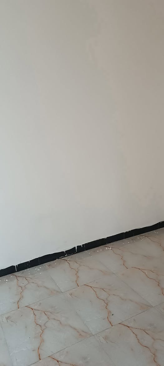 السلام عليكم 
معروض للايجار شقه نظيفه جدا في منطقة حي الحسين الشارع الرئيسي قرب جامعة العين 
تحتوي على 
استقبال وصاله وغرفه ومطبخ وصحيات 
تصلح لعائلة صغيره 
الايجار الشهري (٣٠٠) الف شهرياً 
للاستفسار الاتصال واتساب 
***********
مكتب المدار الذهبي للعقار
