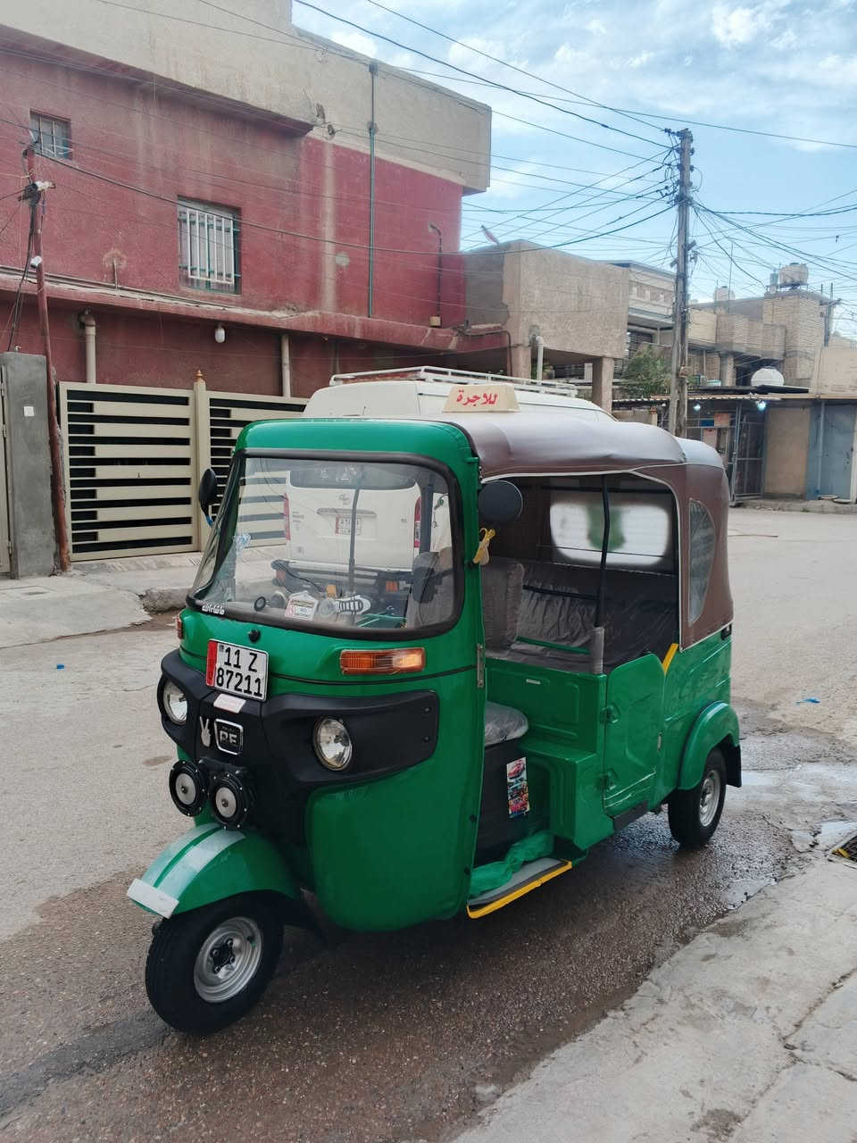 السلام عليكم تكتك ٢٢رقم و سنويه انكليزي كامله كبل للشارع بيهه دوس معمره مكينه جديده ممفتوحه كامله مسجل سفريات زنون ما ناقصهه شي و بل عافيه عل ياخذهه ملاحظه البوش مو وياهه مكاني بغداد البياع شرطة الخامسه رقمي ***********
