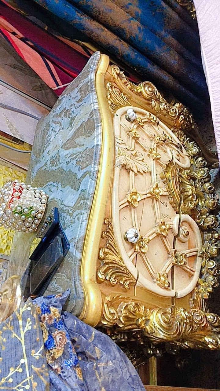 السلام عليكم غرفه مصريه زان سبع قطع سعرها مليون بدون نقاش رجاء واللي ما يعرف بيهن انت ساره بغداد مدينه الصدر رقم الهاتف***********
