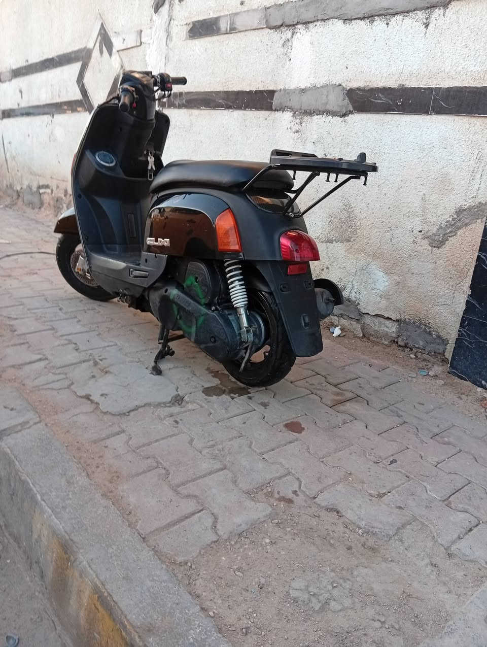 سلام عليكم ماكس بوليسي 
موديله ٢٠١٠ دراجه طالعه من المعرض صارله ٣ اشهر 
كفاله من طول الطول عله وضع البلاد مراوس او بيع 
بيه صدر تزويد وفج برنبو مكينه ناعمه وخير من لله سعر 
خاص ***********
