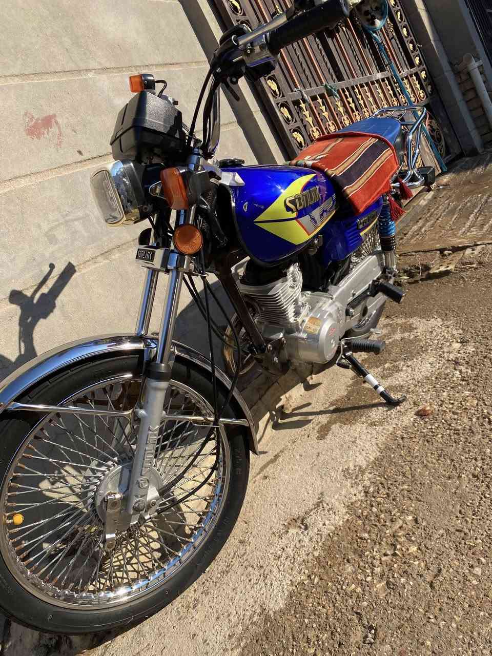 السلام عليكم
للبيع تايكر 21 دراجة كلش نضيفة وكاعدة  وما عوزه اي شي جاهزة  دبلات تاير خلفي جدد كلشي شغال بيهة كهربائيات وكلشي سعرها 475 وبيه مجال.مكاني العزيزية 
الشراي وباقي التفاصيل اتصل. ‭   0771 375 9805‬خاص ما اجاوب.
