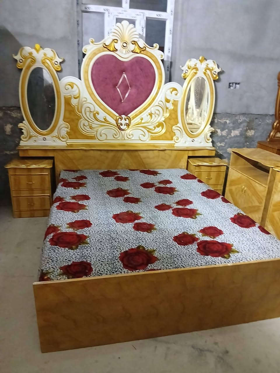 غرفة للبيع صبق حراري طلب خاص جديد طك استخدام غليل سعر ٩٥٠ وبيها مجال العنوان الرمانه البعبيد *********** متكونه من٧ قطع خشب عراقي تصميم تركي
