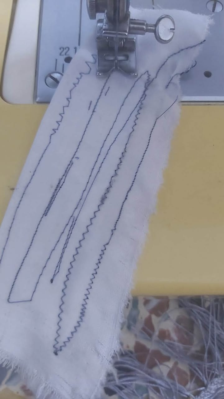 سلام عليكم مكينه خياطه جوكر يابانيه للبيع مكينه شغاله بس ماعرف اشتغل بيها ماداخله تصليح ونظيفه وبيها مجموعه تطريز سعرها 100وبيها مجال مكاني بغداد زعفرانيه رقم ***********وبي واتساب
