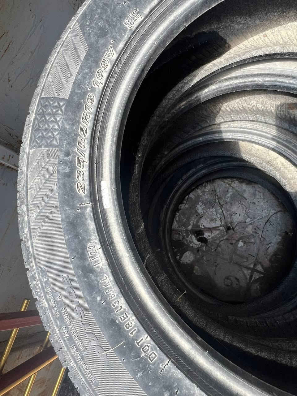 للبيع: إطارات دنلوب أصلية
• الشركة: Dunlop (بريطانية الأصل — مملوكة لشركة يابانية)
 • المقاس: 235/55R19
 • مؤشر الحمولة: 105 (حمولة قوية)
 • رمز السرعة: V (حتى 240 كم/س)
 • النوع: Extra Load (تحمل إضافي)
 • تاريخ التصنيع: 2022 الاسبوع 17
 • كانت مركبة على Kia Sorento
 • الحالة: جيدة

مناسبة لسيارات SUV مثل:
 • كيا سورينتو
 • هيونداي سنتافي
 • نيسان مورانو
 • فورد إيدج

جاهزة للبيع


**إذا كنت صاحب هذا الإعلان وتريد حذفه لأي سبب، رجاءا أرسل رسالة إلى الدعم الفني**