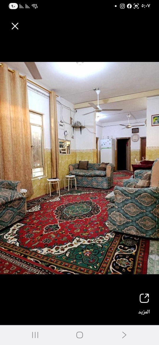 بيت للبيع/ السماوه 
-----------------------
حي الشهداء الثانيه 
------------------------
مساحه ٢٠٠ متر طابقين مسلح 
------------------------
٣ غرف وصاله وبراني ومطبخ وصحيات + محل 
------------------------
السعر ١٣٠ مليون 
------------------------
*********** / ***********
------------------------
للإستفسار مراجعة  مكتب عقارات قاسم  كاظم قرب كافتريا كناري مستعدون للاستقبال كافه العروض
