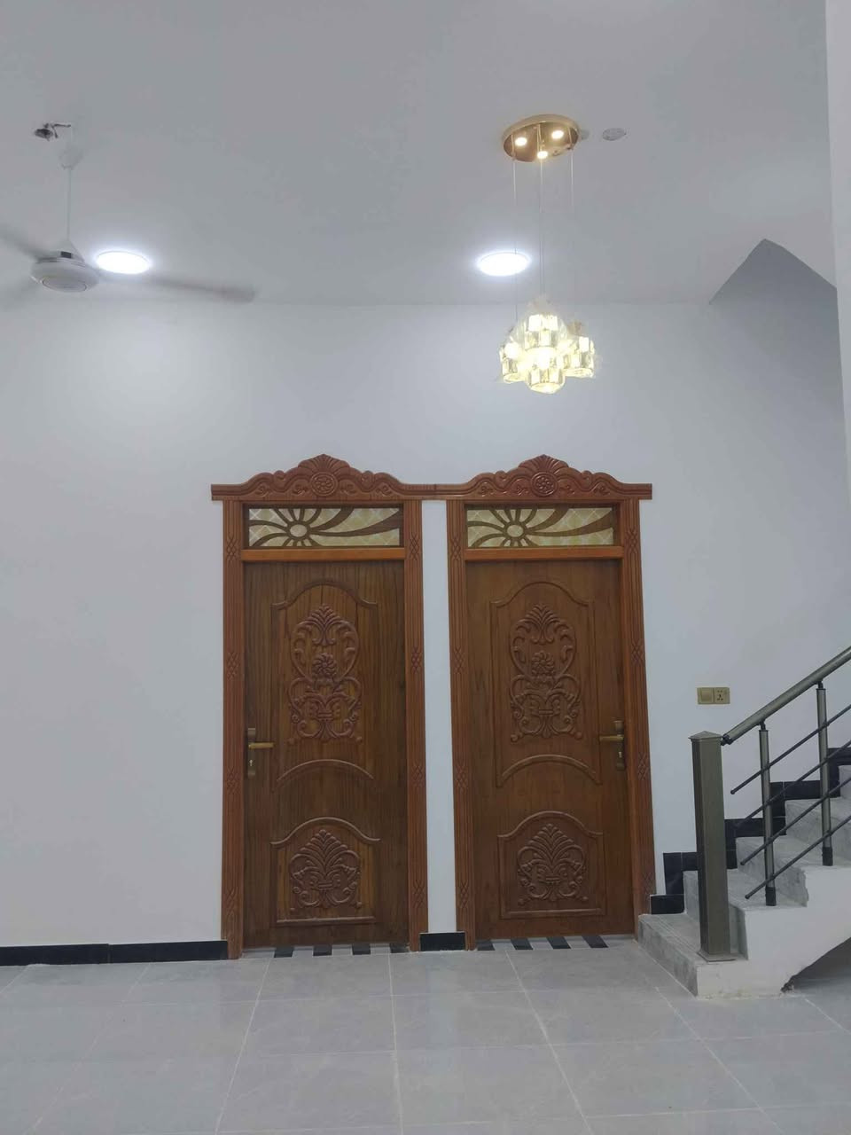 السلام عليكم مجمع سكني للبيع 6بيوت للبيع المساحه كل بيت 150م طابو زراعي عراقي العنوان بصره ابي الخصيب كوت ثويني الاتصال على الرقم التالي *********** البصرة, العراق
