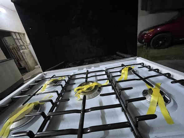 طباخ تكنو اصدار 2024  كسر كارتون  سعر مناسب جداً علماً انو ما مستعمل خمس عيون وفرنين كهرباء وغاز ممفتوح الصور للعرض *********** المكان بلد يثرب
