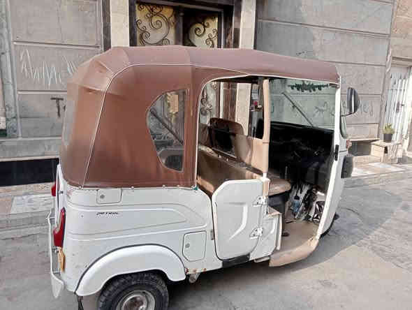 تكتك موديل 21 كفالة عامه رقم وسنويه بأسمي
سعرهه 7وبيهه مجال 
***********
بغداد مدينه الصدر
