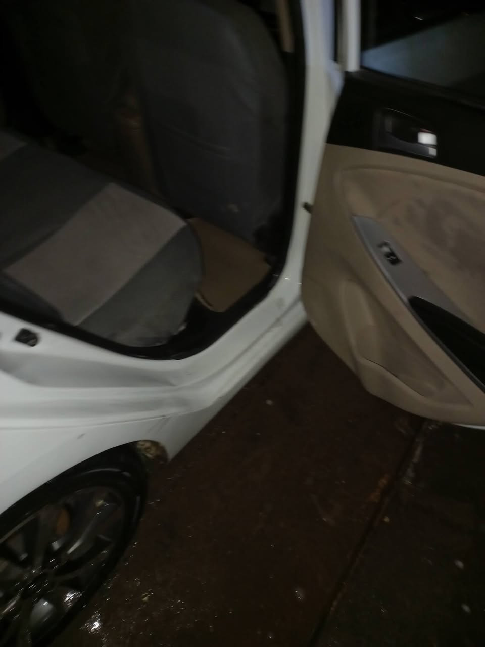 سلام عليكم اكسند للبيع موديل 2016
محرك 16.شاير بلمري_ تحكم جهتين _  فتحه سيارة 
تبريد +تدفئه تبريد حته بل جكمكه سيارة كلش نضيفه تحويل ثاني يوم 
بيهه جاملغ ونص من الباب الخلفي وباب سايق ويمه قبق البازين جوة سعرها 110وبيهه مجال ***********
