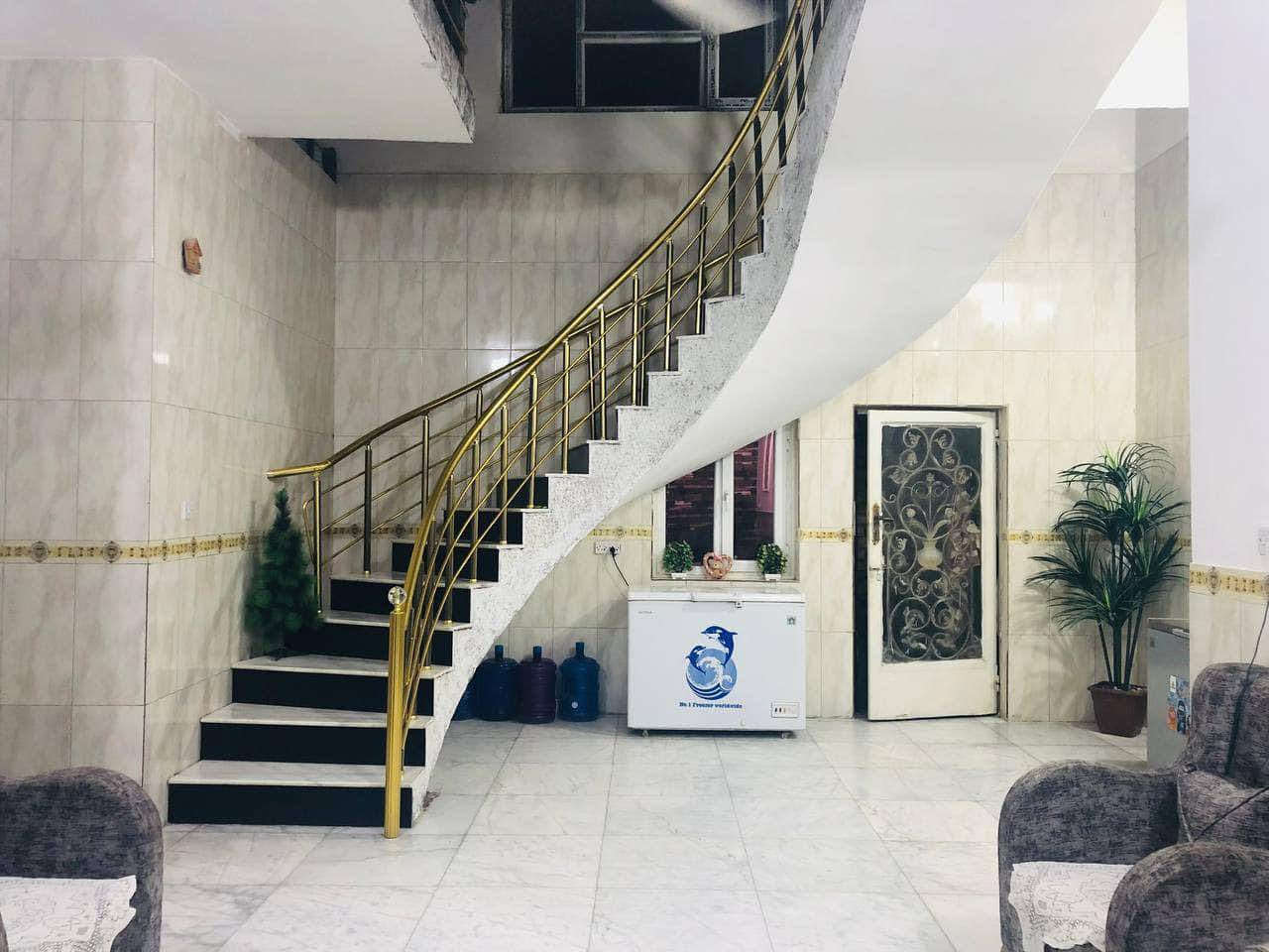 دار للبيع  جاهز للسكن
طابو زراعي سند 25 
المساحة 200

يتكون من طابقين :
الطابق الاول / غرفة وصالة ومطبخ وهول وصحيات 
الطابق الثاني / 3 غرف نوم وهول وصحيات
الدار ناقص واجهية والطارمة صبة لكن من الداخل كامل

العنوان /حله / حي الاساتذة / خلف مدينة حمورابي قرب بيت عميد قيس خامس بيت عن التبليط 
للاستفسار  اكثر يرجى التواصل اتصال او واتس اب على الرقم 

***********

#مكتب_العماد_للعقار
#العنوان_الحله_شارع_الضريبة
#مستعدون_لنشر_كافة_عروضكم
