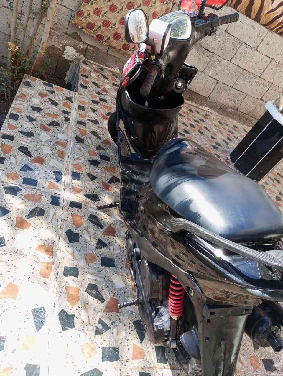 سلام عليكم درجة ماكس عدل ياباني للبيع 
 درجة كامله من كلشي نضيفه دراجه شلعه ومعدل بوشه49 درجة كهربائيات  شغاله سعر 375بيهه مجال بسيط مكان ديالئ الخالص لتحويله تصال؟***********
