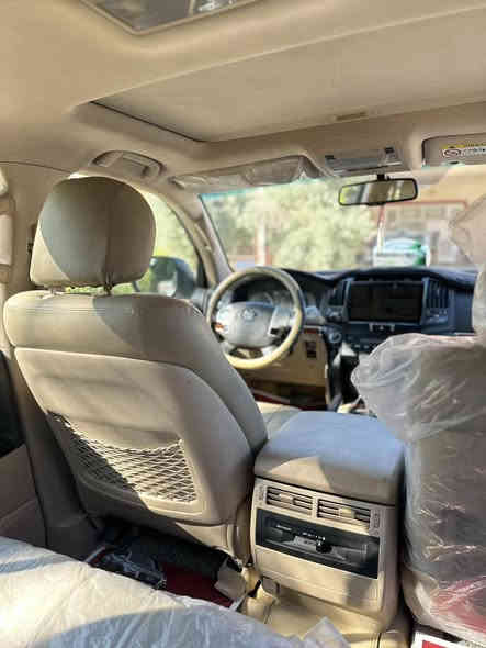 السلام عليكم للبيع لاندكروز 2015 كفالة عامة رقم بغداد 6 سلندر 
تشغيل عن بعد 
عداد السيارة 100 الف حقيقي  شرط الفحص 
فول مواصفات
السيارة بأسمي 
السعر 460 وبيه مجال
رقم الهاتف  
***********
