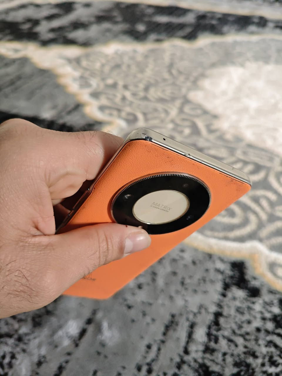 هونر X9B 5G
جهاز فقط شاشه مكسورة 
وشغاله مابيها شي ١٠٠/١٠٠
الباقي مكفول كله 100/100
شاشة 120 هيرتز
كارتون مالتة موجودة فقط
ذاكرة ٢٥٦  رام ٢٠ كيكا
بطارية 5800
الضهر مالته بي وصخ لان جنت مخليلة تغليف 
السعر 200 وبي مجال للشراي
مكاني ب القاسم 
***********
