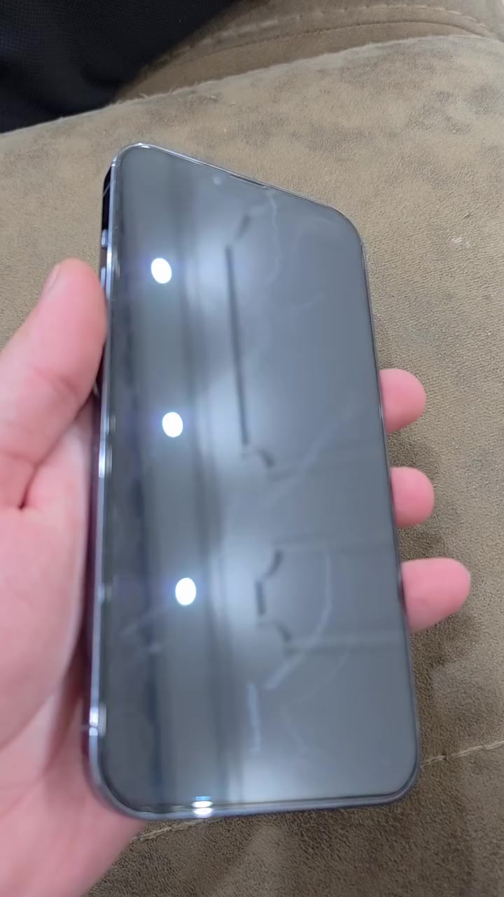 السلام عليكم 
ايفون 13 برو ماكس  شرق اوسط للبيع 
الجهاز فول نضافة
ممفتوح وممبدل اي شي بي
البطارية 79 ‎%
الذاكرة 256GB
للتواصل ***********
السعر 750 الف وبي مجال .
