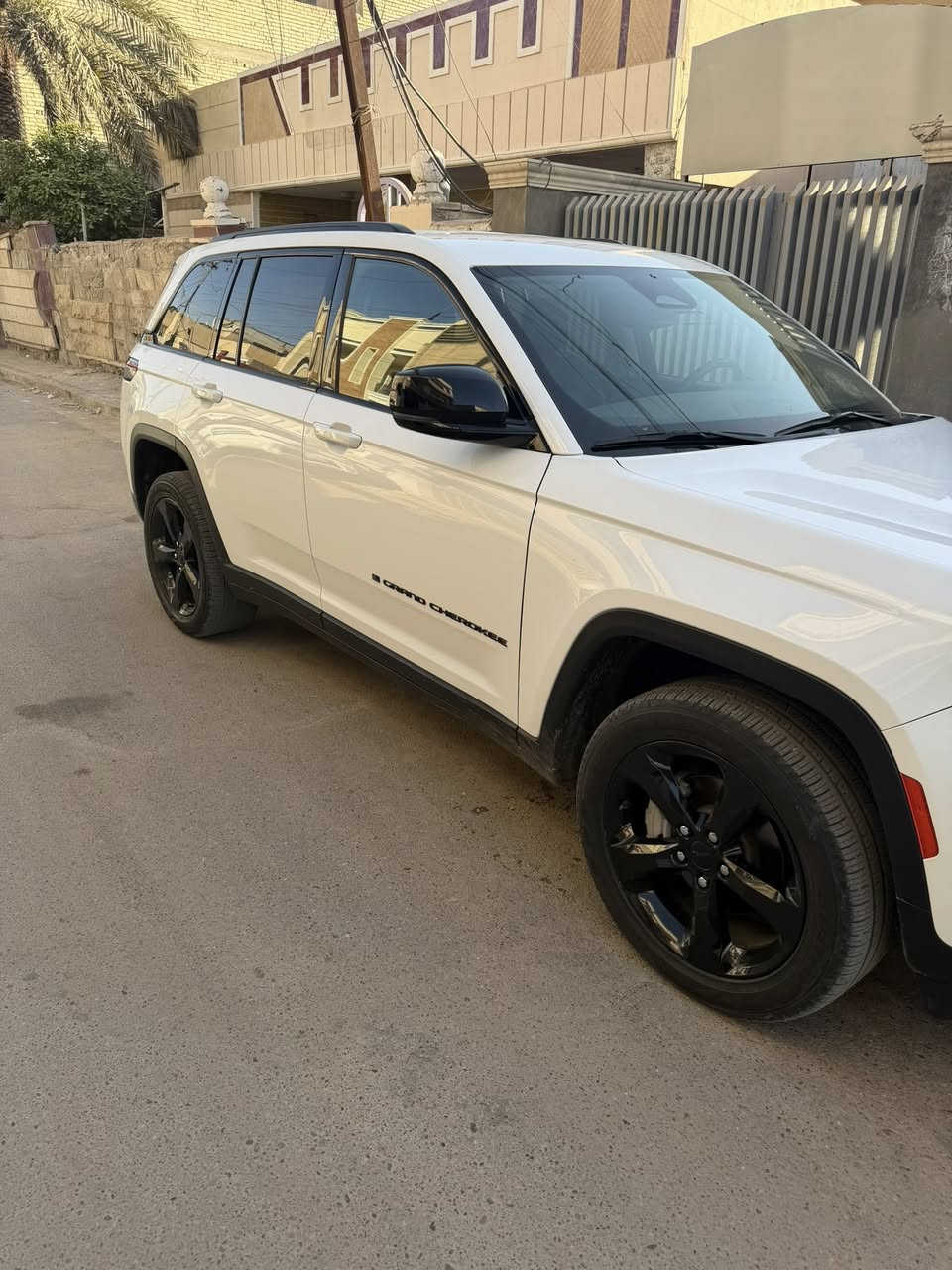 سلام عليكم جيب شيروكي لمتدد 2023 حادث باب سايق وخلفه سيارة بدون ايرباك نظيفة جداً بدون اي نقص سيارة فول عده الفتحة موجودة صورة الحادث موجودة سعر 275 ورقة للاستفسار الاتصال *********** مكان السيارة بغداد جديدة
