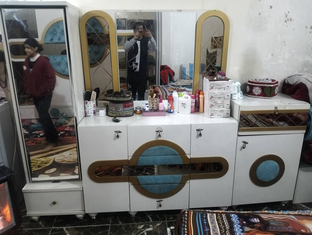 غرفة نوم خشب ثقيل تركي
نضيفة عنوان زعفرانية 
***********

سعر.....850
