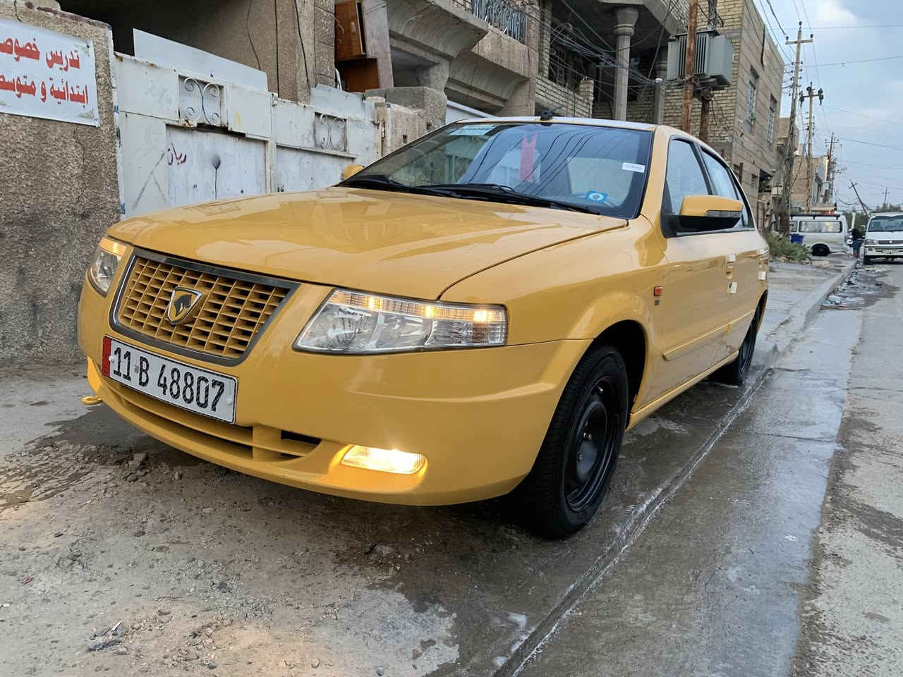 سلام عليكم سمند سورن موديل /2011
كفاله من كير ومكينه وصدر مامي خلفي وتخم تاير 
تبريد ثلج داخل جديد كوليته بلادي على وضع الشركه رقم انكليزي مصفره هيئه وغرامات 
تحويل مباشر ماشيه ١١٩ الف سويجات ثنين مال شركه  فقط بيه بارد بالحافه مال جاملغ الخلفي يم لبكلايت وبارد بالباب لوره لصدر هم شي كولش قليل ممبين تراي مال زيرو 
اقره لمنشور وخابرني واني خادمك لتكولي ماقريت لمنشور لو ماعرف اقره 
لسعر ٥٧ وبيه مجال 
***********  بغداد البياع
