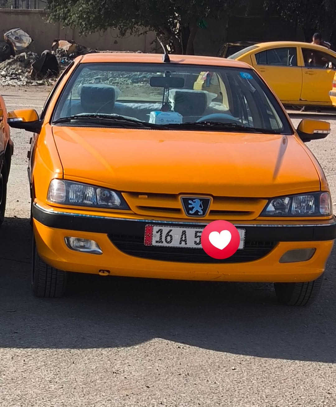 سلام عليكم اخوان بيجو بارص موديل 24 غاز بانزين رقم قادسيه ماشه 35 سياره  بيه بارد فقط لا صبغ ولا معجون وسياره حره  للستفسار ***********
