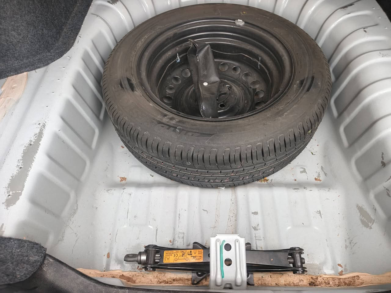 لاكشمي بأي لىبيع موديل 2021سياره بدون صبخ فقط بيها 3مكانات بارد صغار سياره جاهزه من كلشي جديده ماشيه 71دفتر بانزين موجود سياره جديده سبير مانازل بي صدر جديد تايرات جديد رصعه مابي حالوب مابي رقمها اربيل سعرها 113فقط بيع مكانها كركوك اشراي يتصل ***********
