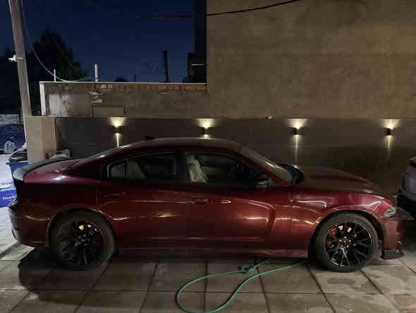 جارجر ارتي للبيع السعر 198 ورقه بي مجال بسيط صبغ جاملغات اثنين اماميات ونص الابواب الامامية ايرباك طاك و مرجع سياره كلش نظيفة بدي مكانيك كله جديد وشرط الفحص مكينة 8 سنلدر مكفوله تخم تاير صدر كله جديد  الاتصال على *********** بغداد منصور
