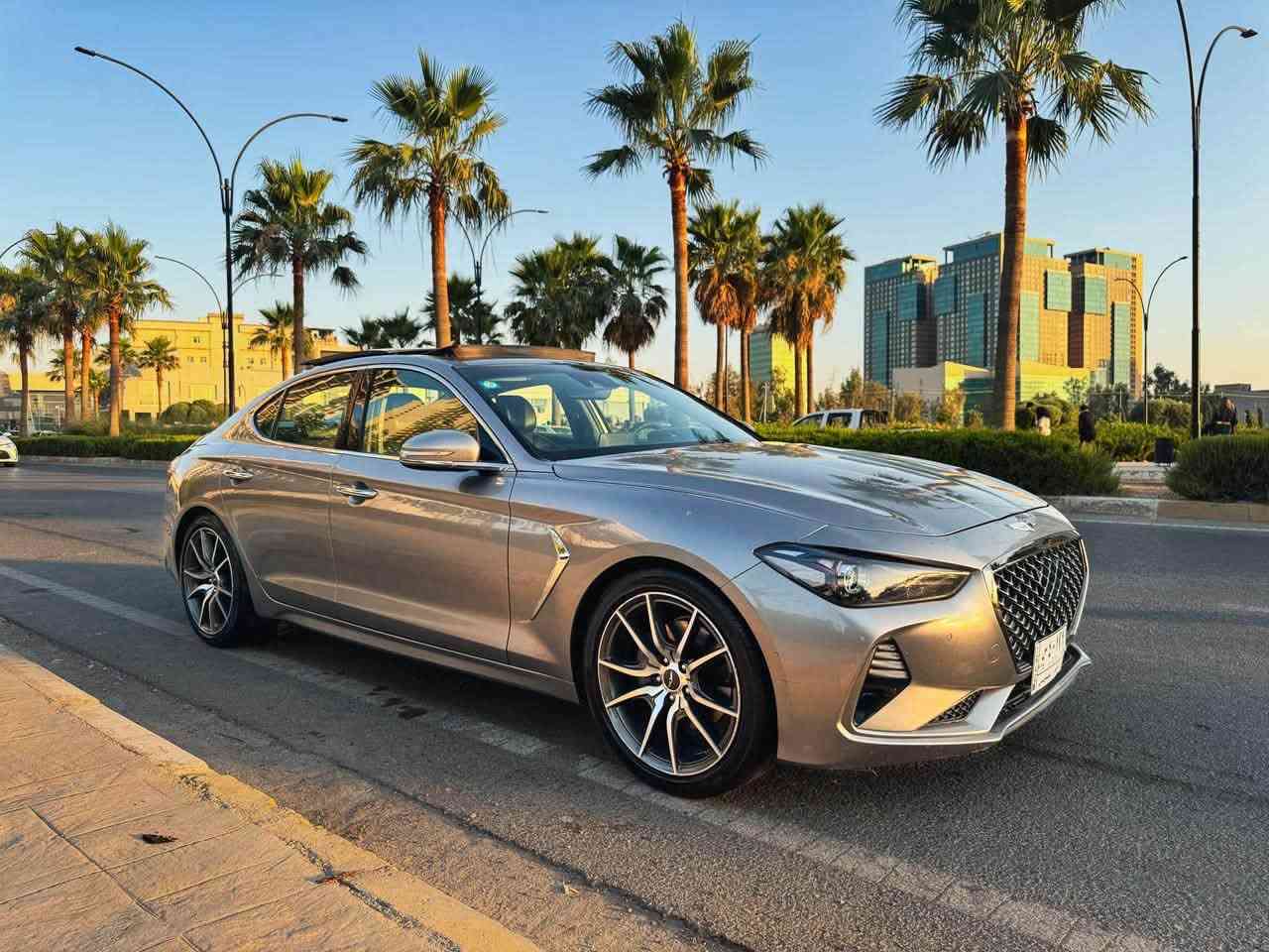 بيع او مراوس حسب القناعة
جينيسسز G70 2020
مواصفات جينيسس G70 موديل 2020 - محرك 2.0 تيربو (الفئة
سبورت برستيج
Genesis G70 2020 :الموديل •
• المحرك: 2.0 لتر تيربو (4 سلندر)
• القوة: 252 حصان
• العزم: 353 نيوتن.م
• ناقل الحركة: أوتوماتيك 8 سرعات
• نظام الدفع: تو ويل
Eco / Comfort / Sport / Smart :أوضاع القيادة •
• مثبت سرعة
• حساسات أمامية وخلفية
• كاميرا خلفية
• بصمة
Android Auto و Apple CarPlay إنش تدعم 8 شاشة وسطية •
• بلوتوث وUSB
• مقاعد جلد مع تحكم كهربائي للمقاعد الأمامية
• تدفئة للمقاعد الأمامية
• تحكم أوتوماتيكي بالمكيف (ثنائي المناطق)
Auto Hold مع (EPB) فرامل إلكترونية •
• نظام 

ماشيه ١٤٠،٠٠٠ كيلو 
حادثها جاملغ وبنيد من امريكا 
بالعراق صار بيها صبغ بلبيبان ولجاملغ لخلفي 
رقم بغداد.  تحويل 
160$ وبيها مجال
***********
