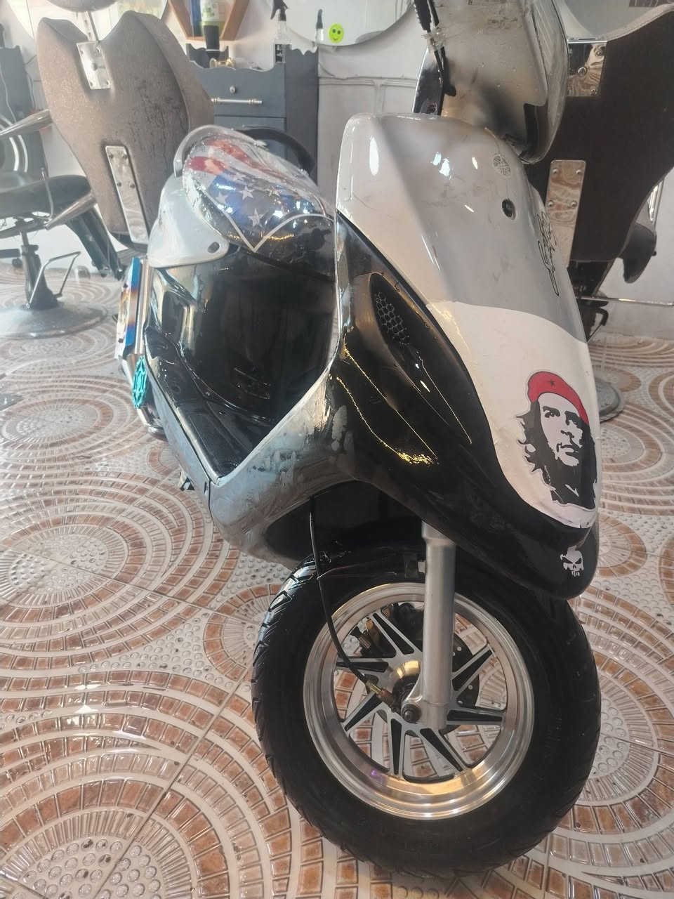 سلام عليكم ماكس 
النضافه كدام العين مطور دمعه معزو شي  السعر 350وبي مجال بصيط التوصل نتصال ***********
