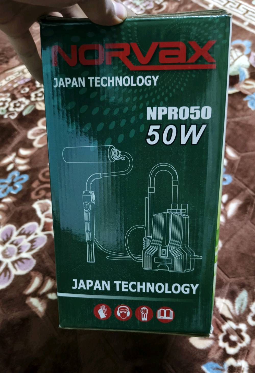 رولة صبغ كهربائية ٤قطع  جديد ب مكاني بغداد 50 الف ويوجد توصيل 
 الموصفات والقدرات 
القدرة الكهربائية: تعمل بمحرك قوته 50 واط.
الجهد والتردد: تعمل بجهد 230 فولت وتردد 50 هرتز.
معدل التدفق: تصل سرعة تدفق طلاء الجدران إلى 650 مل/دقيقة، بينما يصل تدفق الماء إلى 750 مل/دقيقة.
آلية العمل: يحتوي الجهاز على ماطور مخصص لسحب الصبغ مباشرة من الوعاء ودفعه عبر خراطيم (صوندات) وصولاً إلى الفرشة (الرولة). 