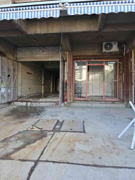 السلام عليكم محلين للايجار البتاويين قرب بلدية الكرادة السعر مليون دينار شهريا للتواصل مع صاحب البنايه مباشر ***********
