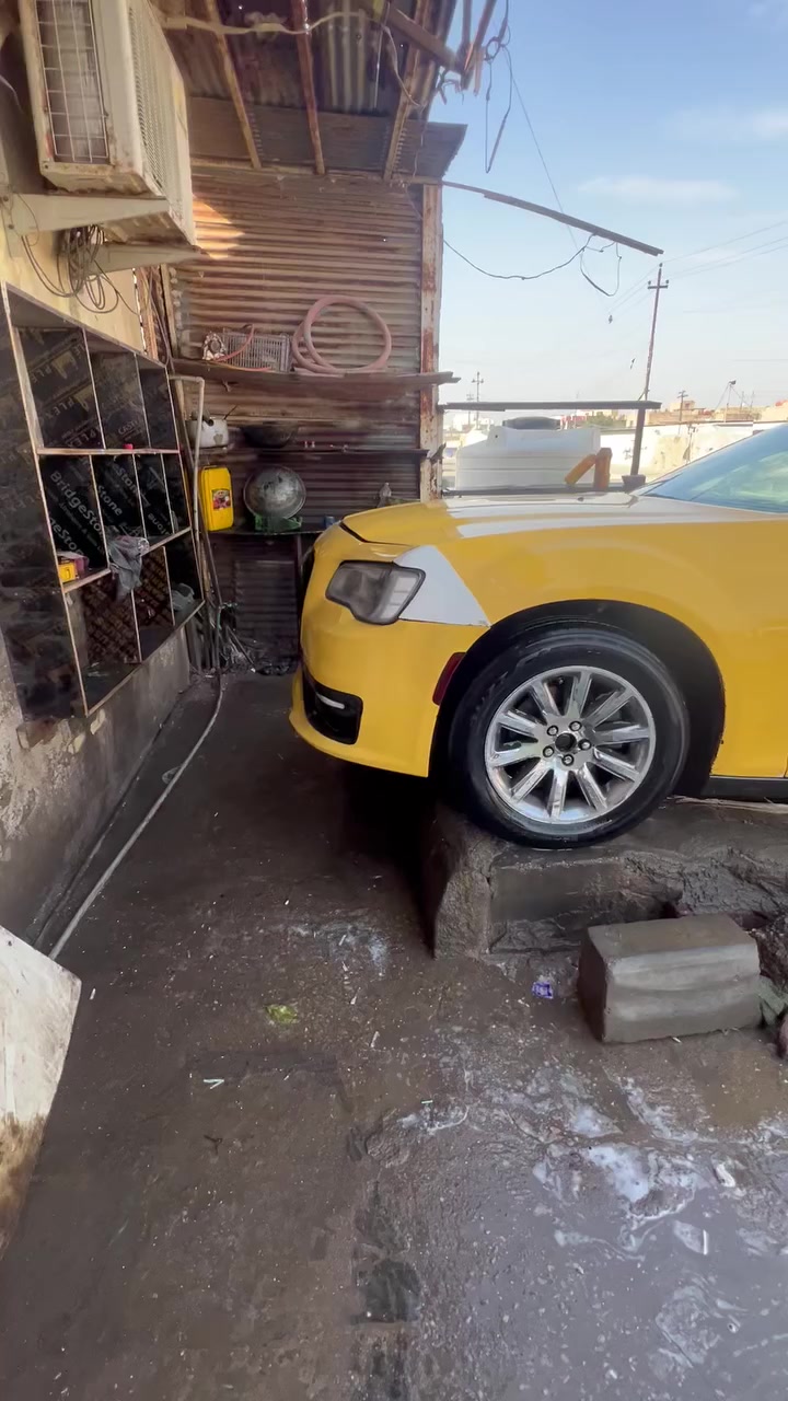 ١٢ كندي 
غاز بانزين 
أدمه عامه اكسن جديد 
باتري طخم تاير 
سلف دينمو 
سياره نقصها فقط حداديه
سونار مرفق
خطها عماره بصره 
مصفره من هيئه مرور ***********
