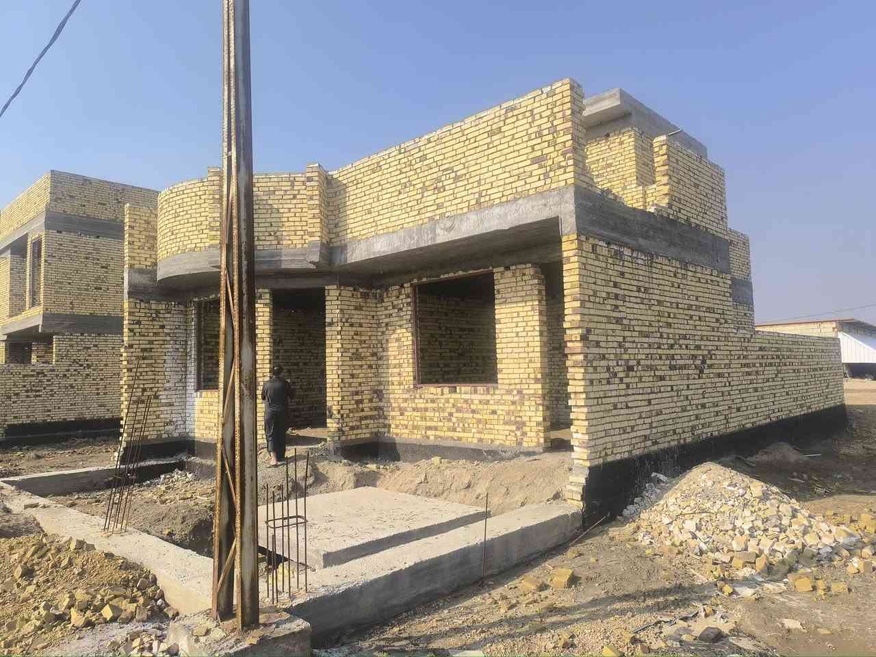 السلام عليكم
هيكل مسقف كامل المساحة 200 م في منطقة البو نافع مقابل المجمع السكني الخاص بشركة الاتحاد (معمل السكر ) للتفاصيل اكثر اتصال ***********
