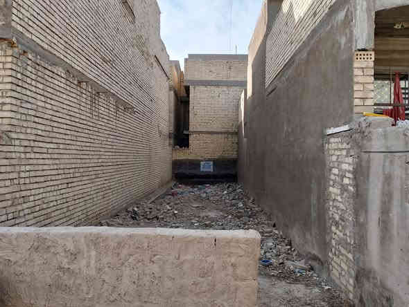 السلام عليكم شباب قطعه ارض للبيع المساحه 85متر العنوان بغداد الامين الثانيه قرب شبكه  الكهرباء الرياضي شارع عشره كاع بيت ابو غلام الاتصال عل هذا الرقم ***********
