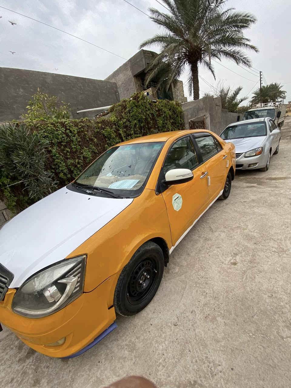 للبيع جيلي موبل ٢٠١٣ بغداد سنويه وهزه جديدة مصفره هيئه وغرانات شيطلع عليه اني ادفعهن تحويل ثاني يوم سياره  تجي وتشوف تعجبك بالعافيه عليك سعر ٣٧مكينه بيه صوت يطقات بيه بس لاتبخير ولاتنقيص مكينه تخبل بس طلع عندي صوت والبور عاطل صدرهة نص عمر 
سياره كاعده حلوه  فلوس التصليح ينزلن من سعر راسلني او اتصل بيك خير وتدلل ***********
