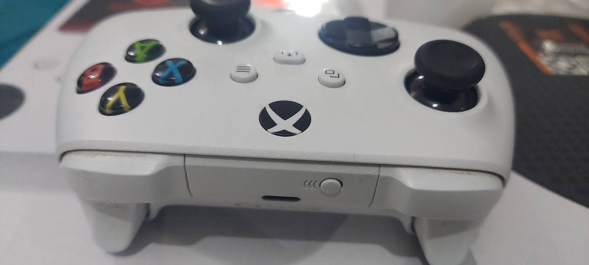 جويستك اكس بوكس سيريس اس الاصلي مال الجهاز نظافته ١٠٠ % ووياه حافظة جلاتين مع الكارتونة الخاصة بالجهاز ب ٤٥٠٠٠ الف فقط نهايته
المكان الشعب 
للاتصال 
***********
