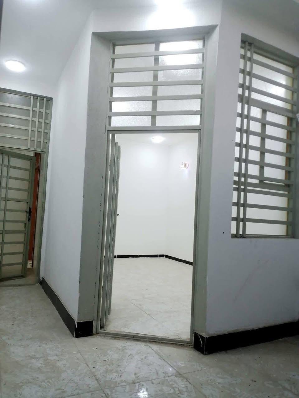 بيت 100متر  البيع  سعر 32 وبيه مجال. 
العنوان مقابل ملحق قريت الغدير 
***********
