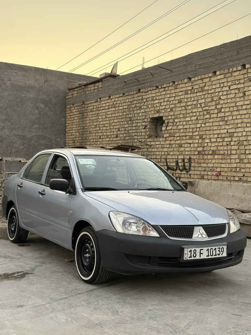 للبيع مسيبوشي لانسر 2007سياره جاهزه من برغي اي نقص مابيها معمرها ع ايدي شغل جناي كلشي بلادي بيها وشغال مكفوله من الضربه مصبوغه عام اثر جراد وعدي صورها قبل الصبغ سياره جاهزه كير ومكينه كارتون تبريد ثلج حداديه جديده باتري جديد تخم تاير ابو خط صاله شهرين من شديتة رقم نكليزي جديد هزه جديده سياره باسمي دوشمه ارضيه وكشنات نحلة سياره كلها بلاديه كهربائيات كلها شغاله وبلاديه جطل واحد مابيها سياره 
معروضه السياره68 وبيها مجال بسيط مكاني بابل مركز الحله 
استفسار خاص مفتوح 
بي واتساب ليريد ادزله صورها قبل صبغ 
***********
