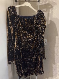 بدلة قصيرة • قياس ٣٨-٤٠ • ذهبي