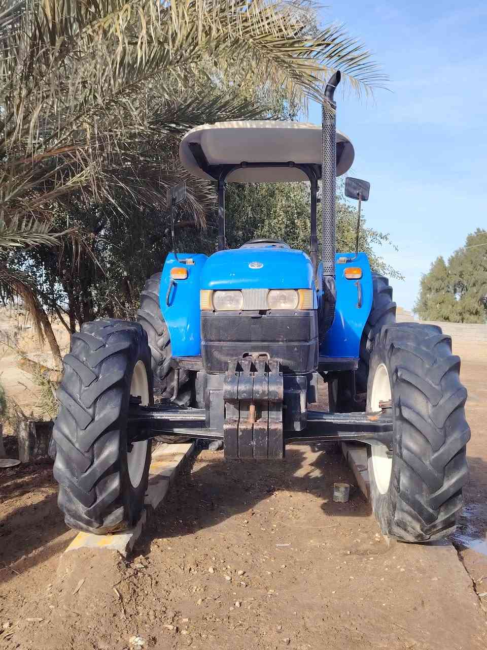 سلام عليكم للبيع ساحبه نيوهولند مكينه جديدة تاير شركه موديل، 2016 بيه معامله ترقيم كامله 
العنوان الديوانية 
ع طريق دغاره  
شراي اتصل وبيك خير ودلل
***********
***********
