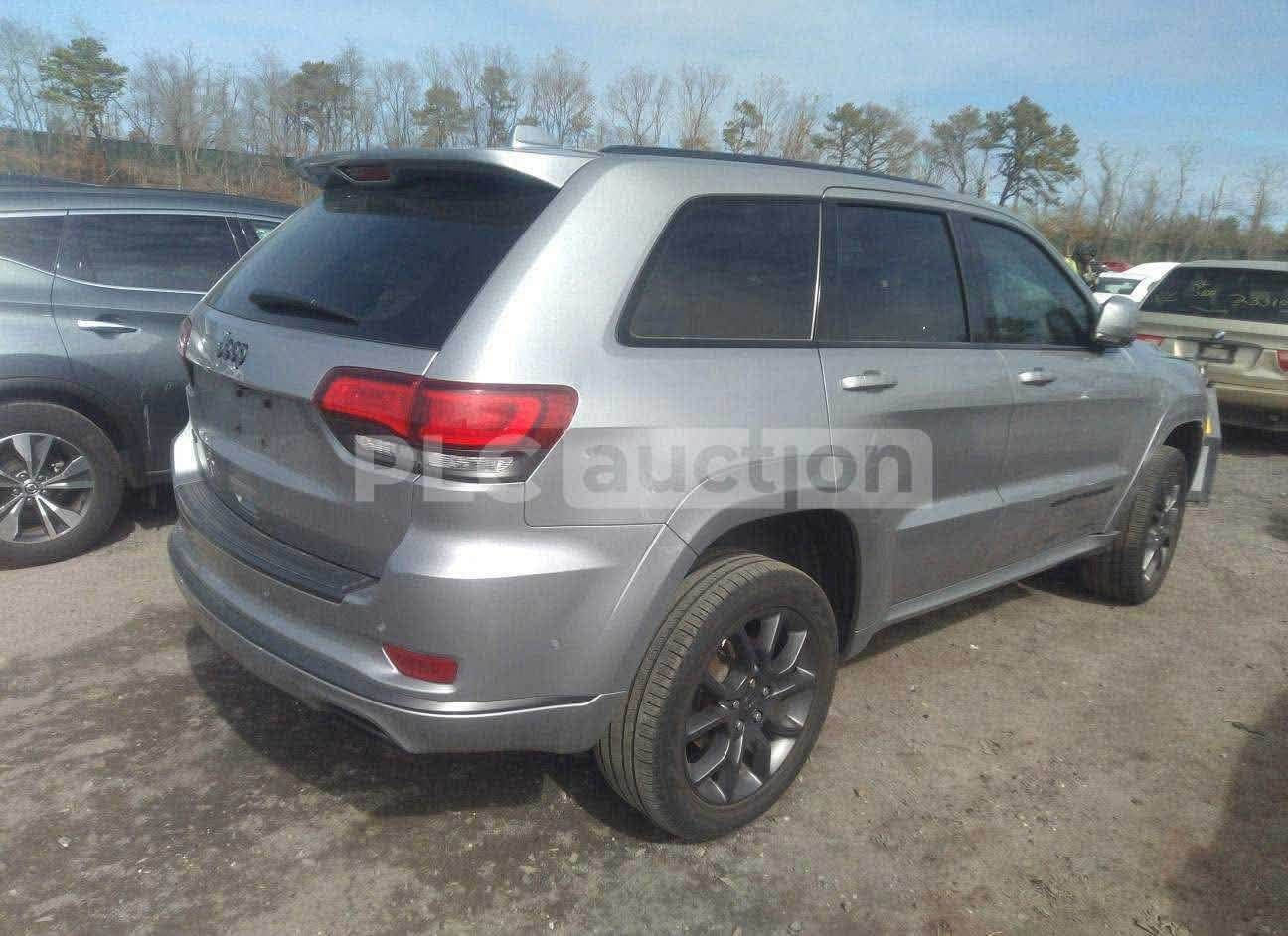 � للبيع Jeep Grand Cherokee Limited 2021 | أعلى مواصفات | Full Option 🔥

للبيع جيب جراند شيروكي ليمتد موديل 2021، استخدام شخصي، سيارة نظيفة جداً ومحافظ عليها، جاهزة للاستخدام ولا تحتاج أي مصروف.

📌 التفاصيل:

🚘 موديل: 2021
🚘 الفئة: Limited (Full Option)
🚘 محرك: V6
🚘 نظام دفع رباعي 4×4
🚘 ممشى: 98,000 كم
🚘 اللون: رصاصي
🚘 داخلية: جلد أسود
🚘 رقم بغداد وباسمي
🚘 الموقع: البصرة

⭐ المواصفات:

✅ فتحة بانوراما
✅ نظام رفع وخفض السيارة (Air Suspension)
✅ أنظمة قيادة متعددة (Auto / Snow / Sand / Mud)
✅ نظام الاصطفاف الذاتي (Self Parking)
✅ رادار أمامي
✅ حساسات أمامية وخلفية
✅ كاميرا خلفية
✅ باب خلفي كهربائي
✅ تشغيل بصمة وستارت
✅ مثبت سرعة
✅ شاشة كبيرة مع نظام Uconnect
✅ رنكات وكالة

🔧 الصيانة:

✔️ بطارية جديدة
✔️ مضخة الوقود (عبوة البنزين) جديدة
✔️ تايرات جديدة
✔️ السيارة جاهزة بالكامل ولا تحتاج أي مصروف.

📋 ملاحظة:

تم إصلاح ضرر بسيط سابق في المدكر الأمامي الأيسر مع ربع البنيد فقط، والسيارة حالياً بحالة ممتازة، والفحص خير دليل.

📍 الموقع: البصرة
📄 رقم بغداد وباسمي
💰 السعر:  255$
📞 للتواصل:  ***********
