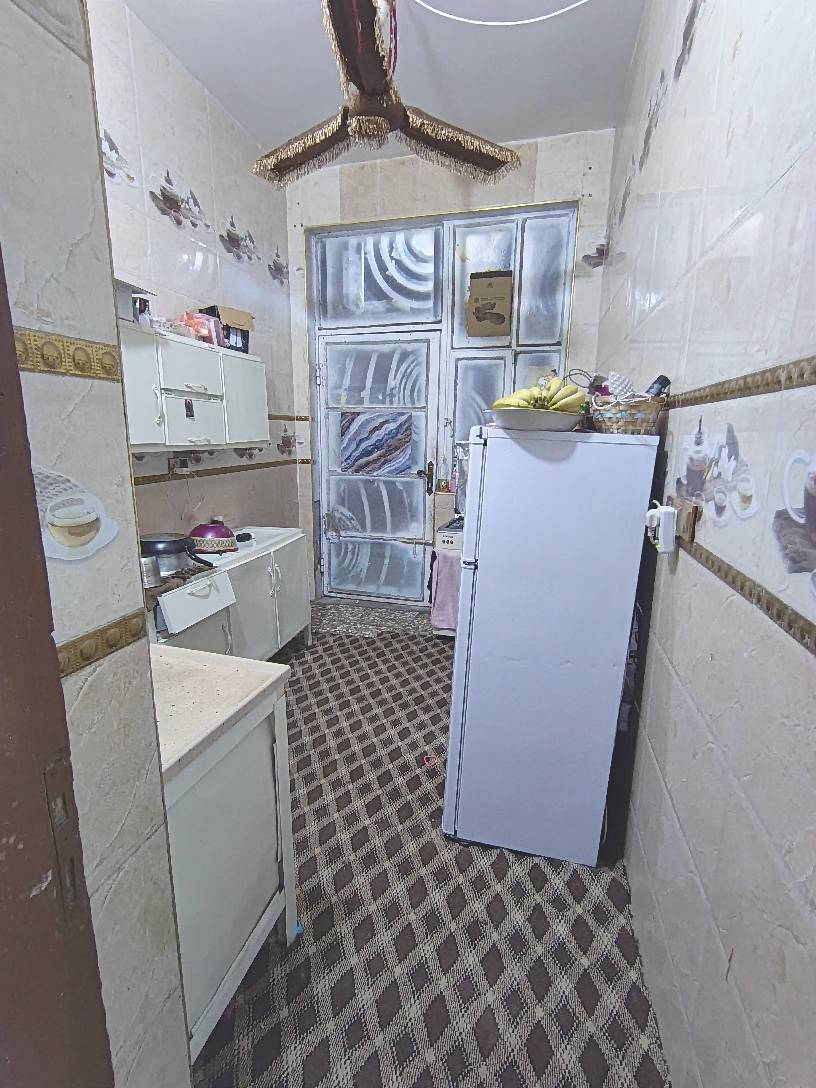 بيت طابقين مساحة 100 متر سند 25 مداور مباشر بأسم المشتري 
بناء طابوك صب كونكريت
غرفتين ومطبخ وصاله واستقبال ومجمع صحيات داخلي وخارجي
السعر 45 ويرهم قسط 50 العنوان 
طويريج قرب سيطرة ام الهوى بجانب الحولي فرع حلويات مذاق الملكه يبعد 200 متر عن الشارع
رقم الهاتف *********** المصيب, بابل
