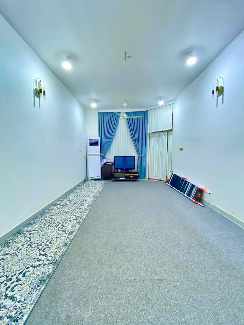 #إعلان_رقم (261)

دار للبيع منطقة الحشد قرب مجمع البيرق ال 36
━━━━━━━━━━━━━━━

🏠 #مواصفات الدار :

◾ المساحة : _ 240 _ متر _ طابق و نصف 

◾ الدور الأرضي يحتوي على _ غرفتين + صالة + استقبال + مطبخ + مجمع صحي داخلي و خارجي 

◾ الدور الاول يحتوي  على غرفة واحدة 
 

◾ موقع هادئ ومناسب للسكن العائلي

━━━━━━━━━━━━━━━
السعر _ 200 _ مليون 
━━━━━━━━━━━━━━━

📞 #للحجز والاستفسار:
مراسلة الصفحة أو الاتصال مباشرة 👇

╭──────────────╮
📞 ***********
👤 سيد ولاء
╰──────────────╯

╭──────────────╮
📞 ***********
👤 أبو حسين
╰──────────────╯

📍 #العراق | السماوة
حي العسكري — قرب جامع الإمام علي (ع)

━━━━━━━━━━━━━━━
🏢 #الخارطة_للاستثمار_العقاري
🔑 بيع • شراء • استثمار • خدمات عقارية
━━━━━━━━━━━━━━━
