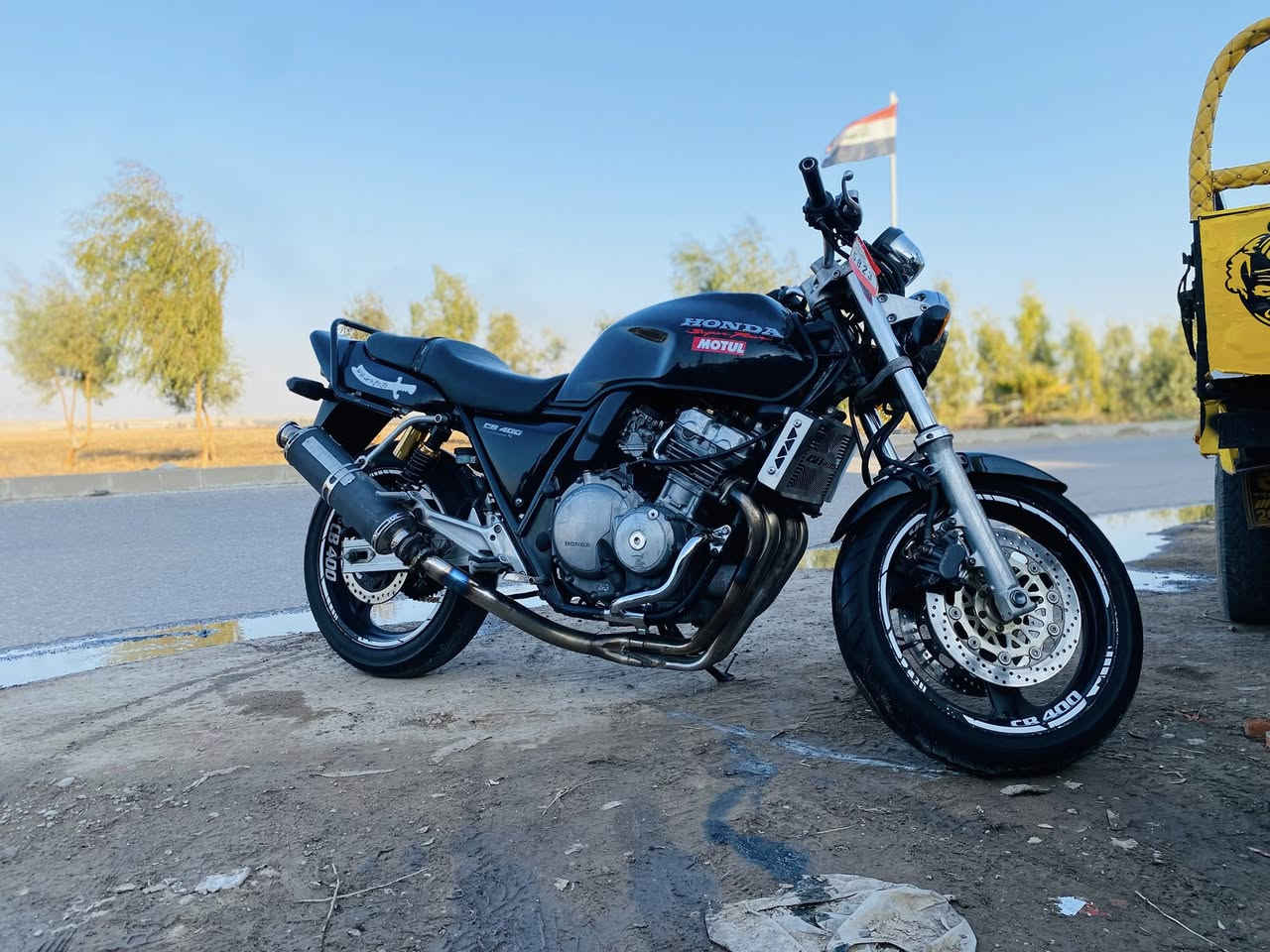 م عليكم درجه سيبي فور 400 
دهن موتل  جديد 
تنضيف كابريتر جديد 
بلكات جديد 
تخم تاير جديد ياباني جديد 
عليه ايدامه كامله الصبح نكره سلف 
سعره 16 ورقه 
***********
