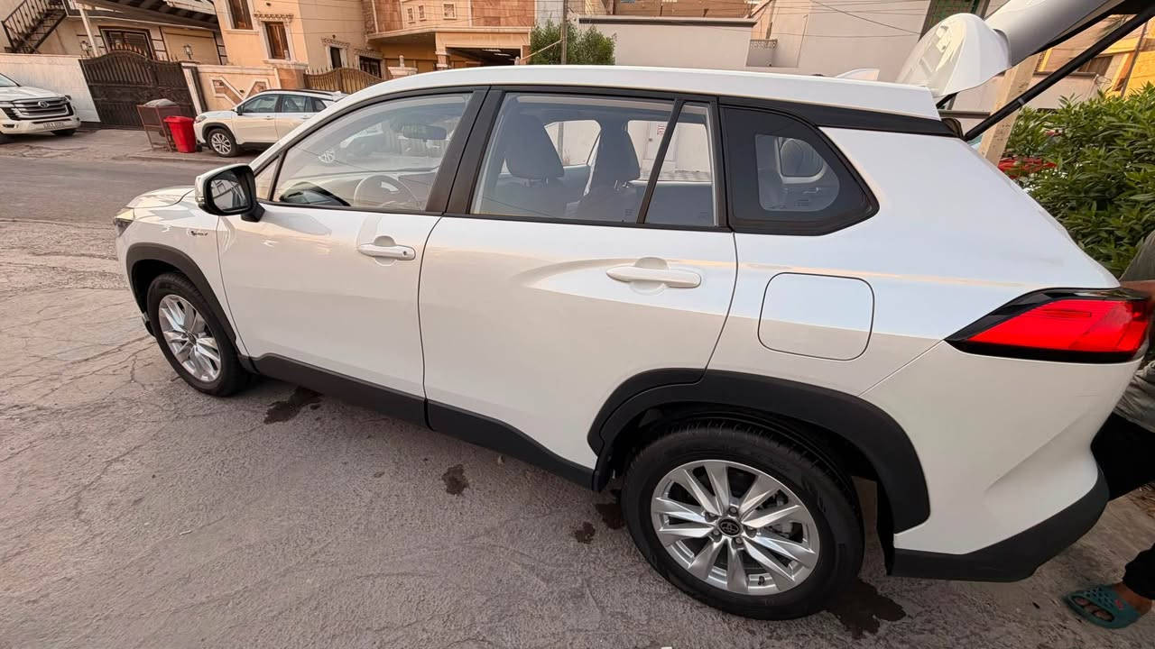 سلام عليكم 
للبيع فقط
كورلا كروز 
موديل 2024
استلام شركه 
مواصفات
فتحت سقف 
تحكم ستيرن كامل 
شاشه كبيره
حساسات 
وباقي المواصفات المعروفه
ماشيه 36 كيلو كير مكينه مكفولات 
بيه شخط  ب الباب الخلفي وباب الصدر مثل مموضح ب الصوره 
مكاني بغداد / جميله 
السعر 153 وبيه مجال للطيبين 
*********** بغداد, العراق
